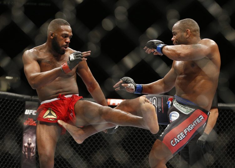 Daniel Cormier ve Jon Jones maç